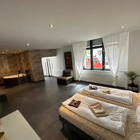 Julius Cesar Apartment