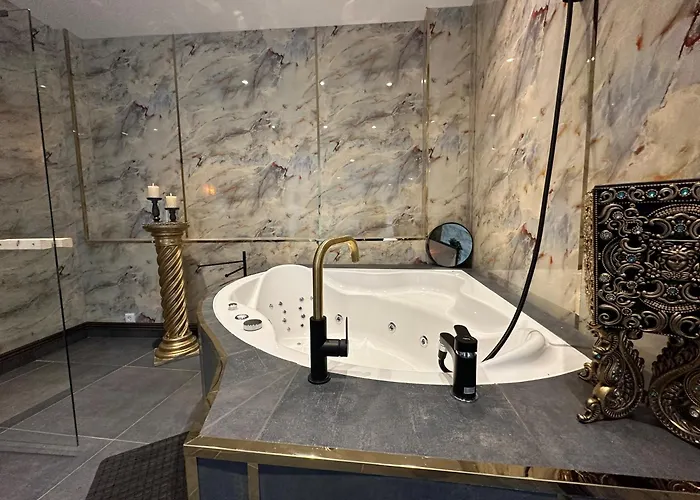 Julius Cesar Mit Private Sauna & Whirlpool ברלין