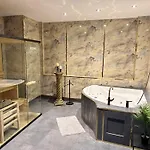 Апартаменты Julius Cesar Mit Private Sauna & Whirlpool