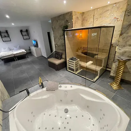 Julius Cesar Mit Private Sauna & Whirlpool * Berlin