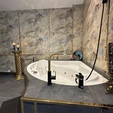Julius Cesar Mit Private Sauna & Whirlpool برلين
