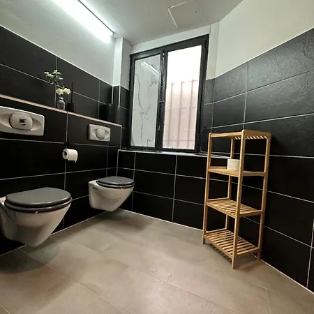 Julius Cesar Mit Private Sauna & Whirlpool برلين